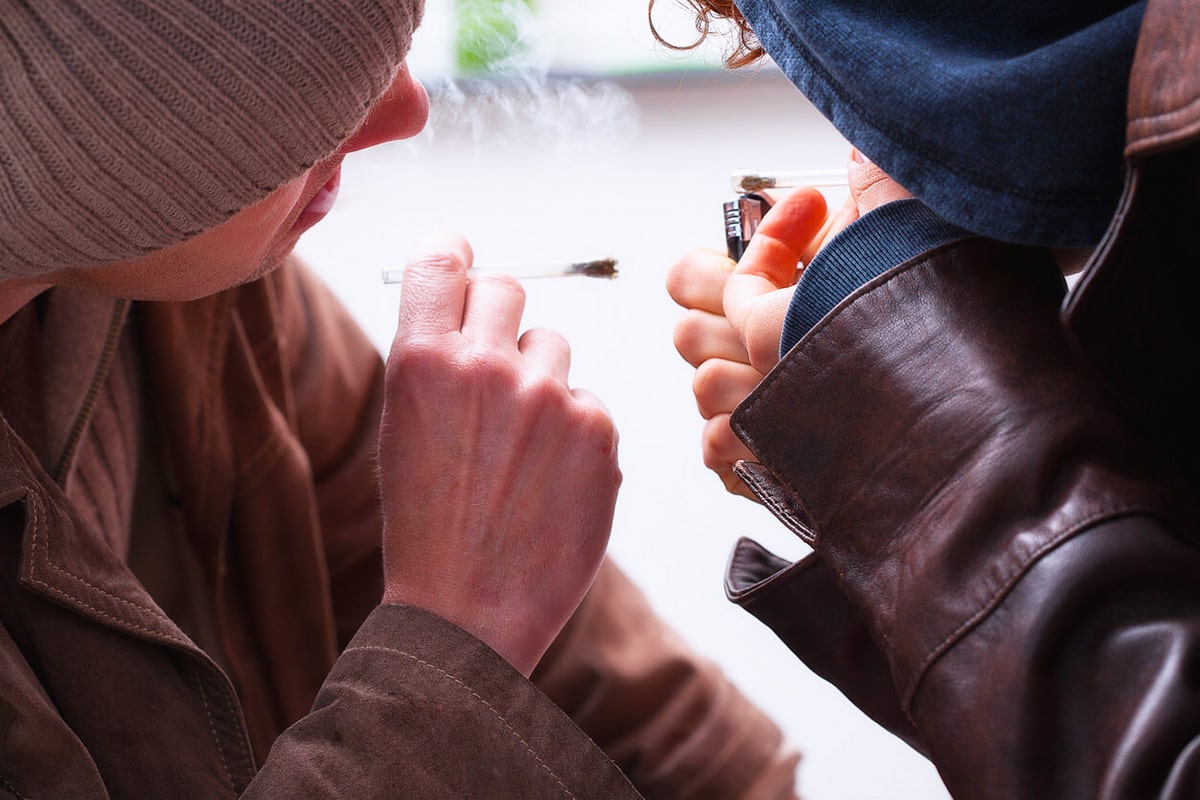 Consumir cannabis en la adolescencia altera el cerebro para caer en la adicción a la cocaína