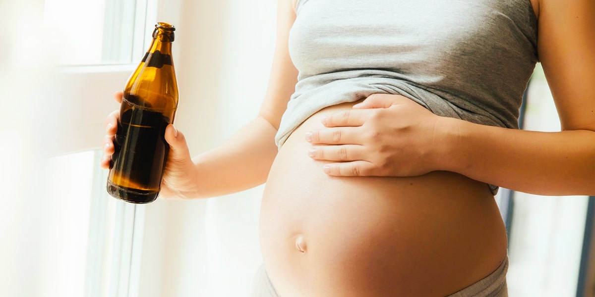 ¿Qué le pasa a un bebé si la madre consume drogas en el embarazo?